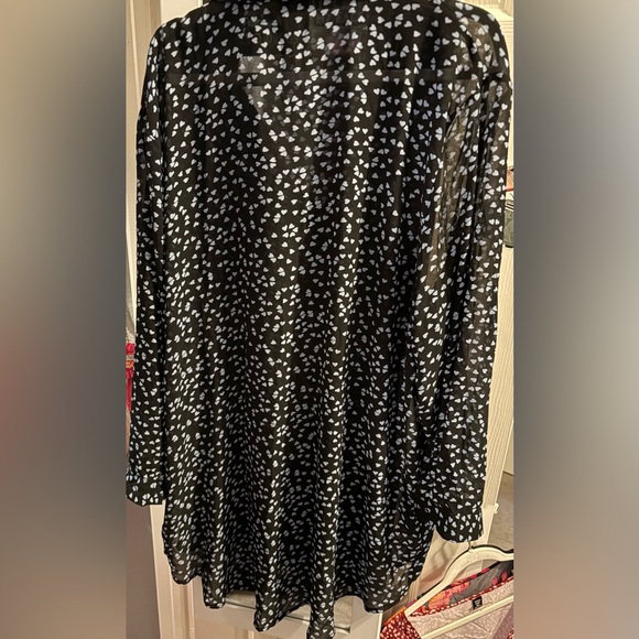 428- SHEIN button down tunic with collar in navy with Light Blue Heart Print - Picture 3 of 3